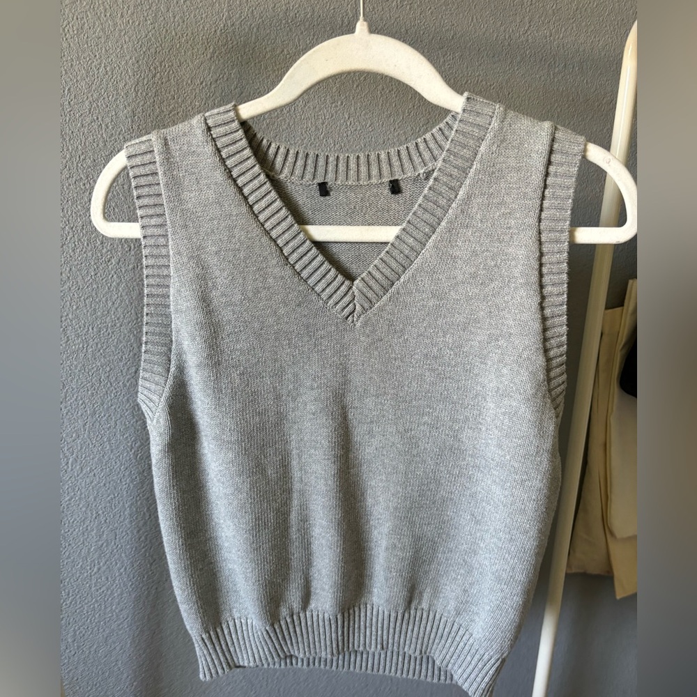 Forever 21 Gray Knit Vest